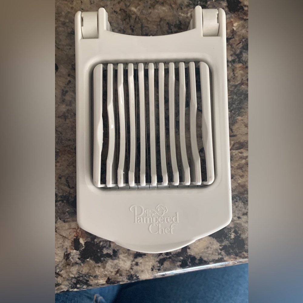 Pampered Chef egg slicer